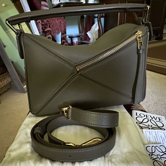 Loewe Puzzle - Small Dark Khaki Green - Picture 4 of 14